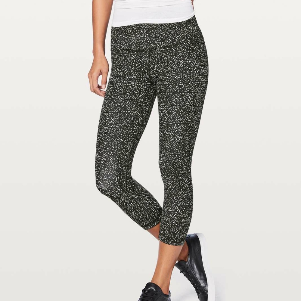 Lululemon Night View Black with White Spots Cropped Wunder Under size 10 cropp